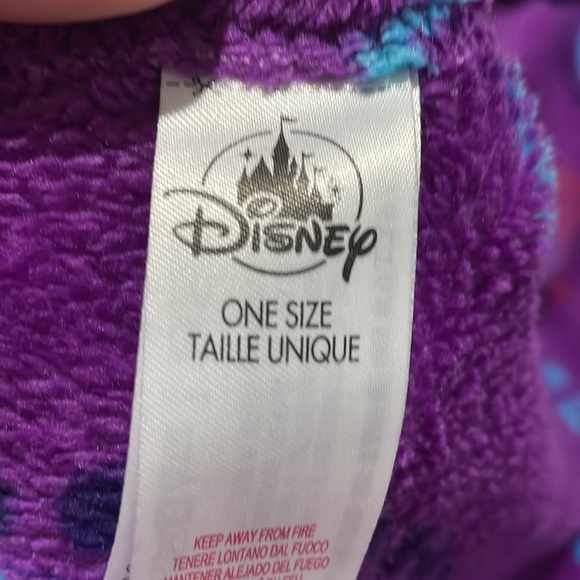 Disney 50x60 Frozen Anna and Elsa blanket in vibrant purple euc - Picture 5 of 7